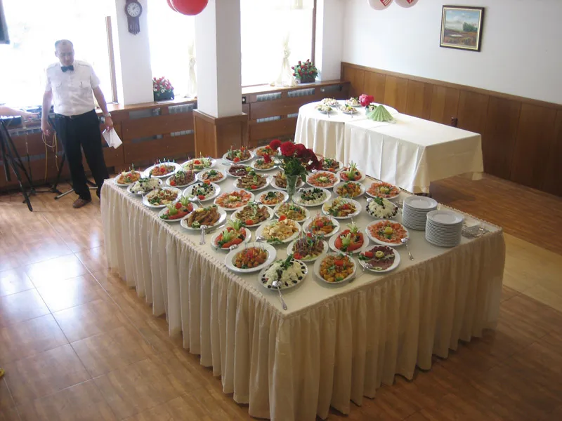 Шведска маса в ресторанта